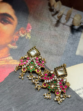 Load image into Gallery viewer, Kundan work earrings in gold polish
