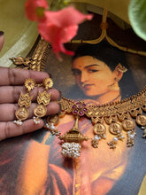 Load image into Gallery viewer, Statement vintage style kundan necklace set
