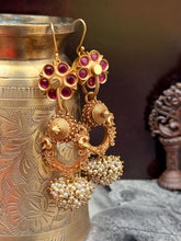 Load image into Gallery viewer, Vintage style (925 silver) earrings in gold polish
