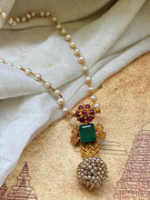 Load image into Gallery viewer, Vintage style pendant with pearl chain
