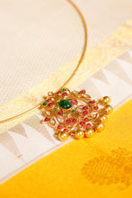 Load image into Gallery viewer, Kundan pendant with hasli
