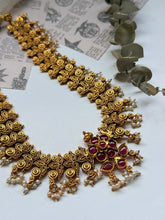 Load image into Gallery viewer, Statement vintage style necklace
