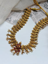 Load image into Gallery viewer, Statement vintage style necklace
