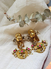 Load image into Gallery viewer, Kundan work earrings in gold polish
