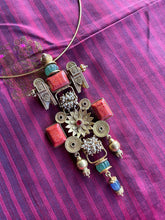 Load image into Gallery viewer, Vintage coral hasli with detachable pendant
