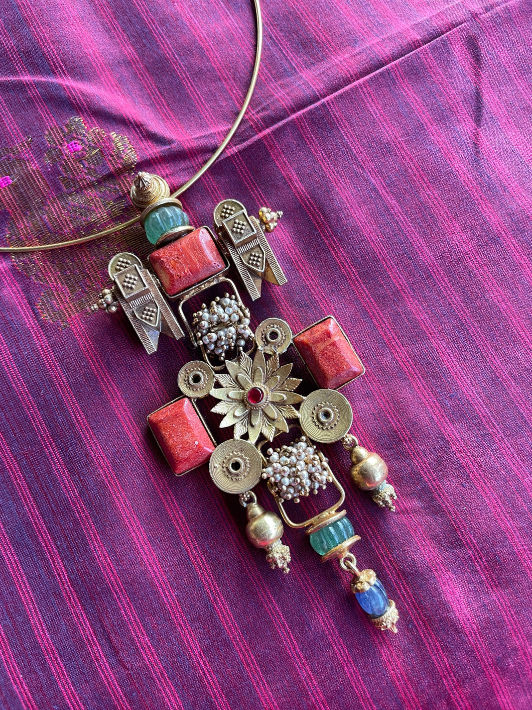Vintage coral hasli with detachable pendant