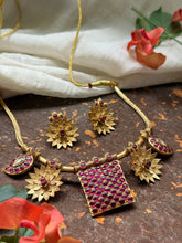 Load image into Gallery viewer, Classic timeless vintage style necklace and earrings 2
