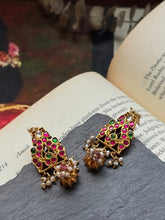Load image into Gallery viewer, Kundan work earrings in gold polish
