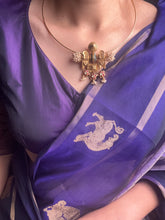 Load image into Gallery viewer, Vintage style statement hasli with pendant
