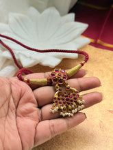 Load image into Gallery viewer, Kundan work pendant with threadwork
