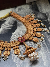 Load image into Gallery viewer, Statement vintage style kundan necklace set
