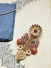 Load image into Gallery viewer, Vintage statement pendant with hasli
