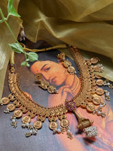 Load image into Gallery viewer, Statement vintage style kundan necklace set
