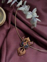 Load image into Gallery viewer, Vintage statement pendant with hasli
