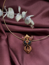 Load image into Gallery viewer, Vintage statement pendant with hasli
