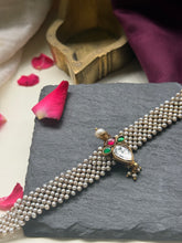 Load image into Gallery viewer, Kundan and pearl choker in silver 925
