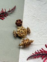 Load image into Gallery viewer, Gold polished, vintage style pendant in silver 925
