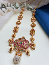 Load image into Gallery viewer, Vintage style necklace
