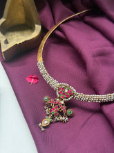 Load image into Gallery viewer, Statement vintage style pearl hasli
