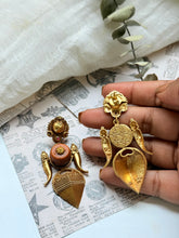 Load image into Gallery viewer, Vintage style statement earrings
