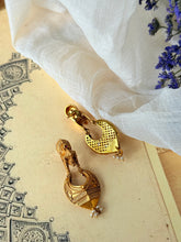 Load image into Gallery viewer, Vintage style statement earrings in sliver 925 in gold polish

