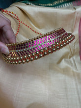 Load image into Gallery viewer, Gold Tone kundan work neckpiece
