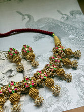 Load image into Gallery viewer, Kundan necklace set with thread work
