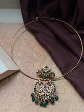 Load image into Gallery viewer, Vintage style pendant with cut stones
