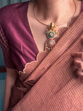 Load image into Gallery viewer, Vintage statement pendant hasli
