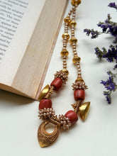 Load image into Gallery viewer, Pearl necklace handcrafted in silver 92.5 and gold polish
