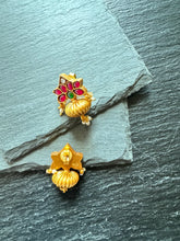 Load image into Gallery viewer, Silver 92.5 gold polish kundan dolki earrings
