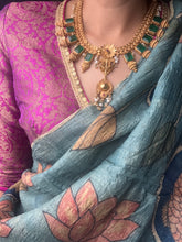 Load image into Gallery viewer, Statement vintage style kundan necklace set
