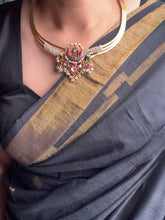 Load image into Gallery viewer, Statement vintage style pearl hasli
