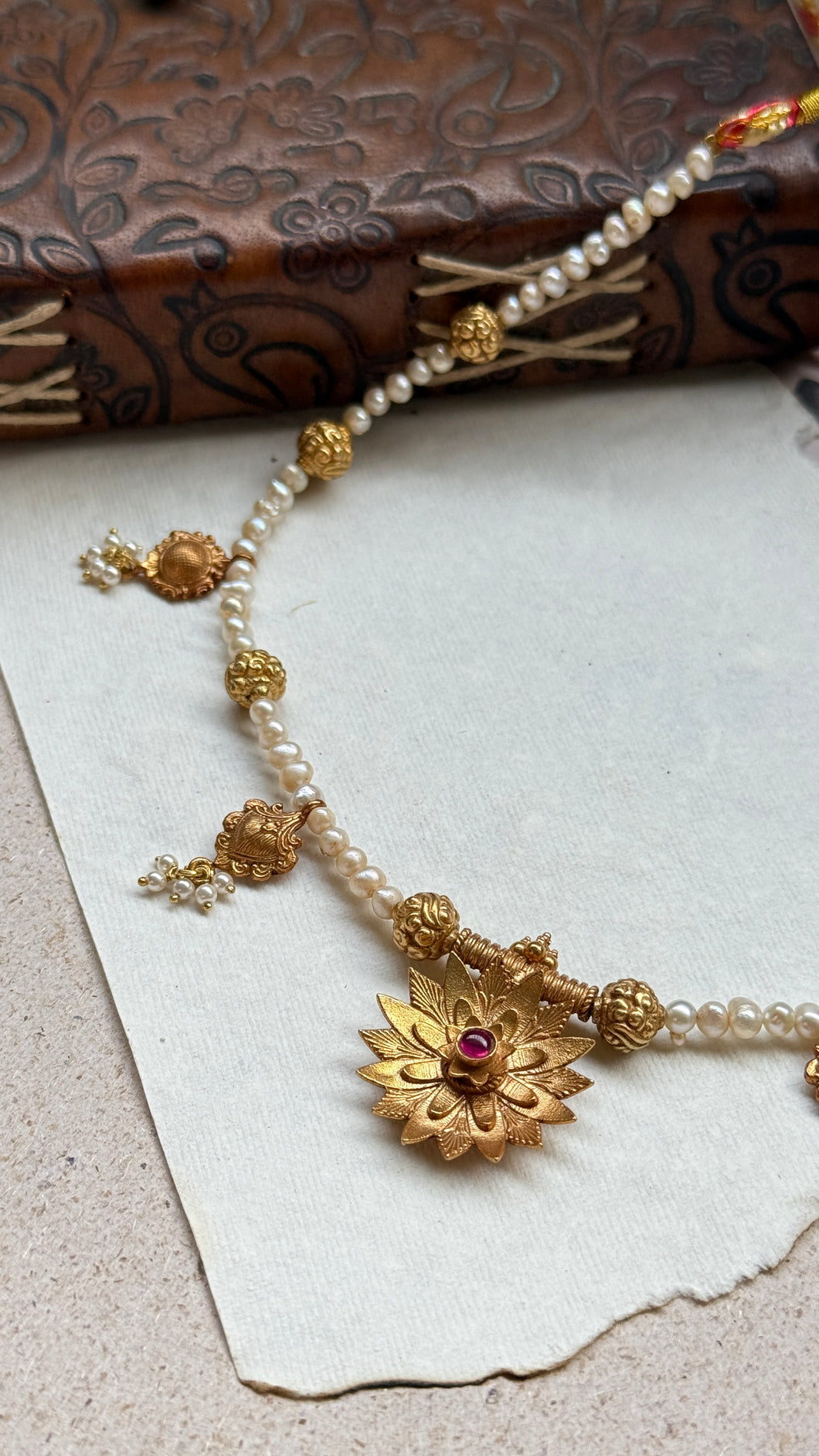 Pearl and silver neckpiece