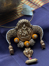 Load image into Gallery viewer, Statement vintage 925gold polish hasli with pendant-18
