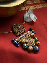 Load image into Gallery viewer, Statement vintage 925gold polish hasli with pendant-5
