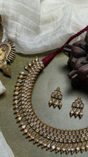 Load image into Gallery viewer, Statement kundan choker set
