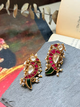 Load image into Gallery viewer, Kundan work earrings in gold polish
