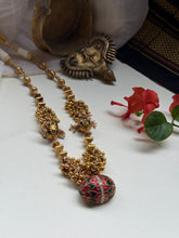 Load image into Gallery viewer, Statement vintage style gungroo necklace
