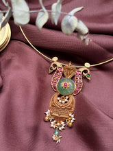 Load image into Gallery viewer, Vintage statement pendant hasli
