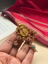 Load image into Gallery viewer, Vintage style statement pendant
