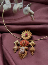 Load image into Gallery viewer, Vintage statement pendant with hasli
