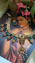 Load image into Gallery viewer, Statement vintage style kundan necklace set
