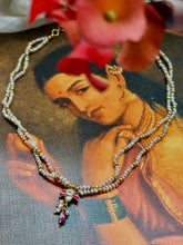 Load image into Gallery viewer, Pearl bunch necklace
