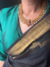 Load image into Gallery viewer, Statement vintage style necklace
