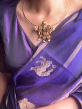 Load image into Gallery viewer, Vintage style statement hasli with pendant
