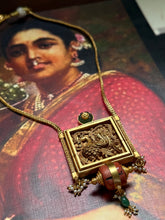 Load image into Gallery viewer, Vintage style pendant necklace
