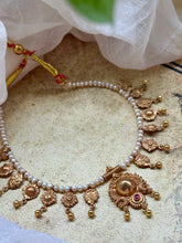 Load image into Gallery viewer, Pearl necklace
