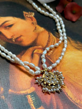 Load image into Gallery viewer, Kundan and pearl necklace
