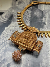 Load image into Gallery viewer, Statement vintage Yali necklace
